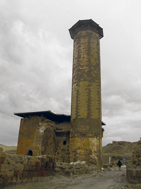 Das Minarett der Minuchihr-Moschee ©QUER-Archiv, Magda Baumgartner