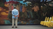 Jean Ziegler vor einem Wandgemälde des chilenischen Malers José Venturelli © Filmstill: Thimfilm / Dreampixies